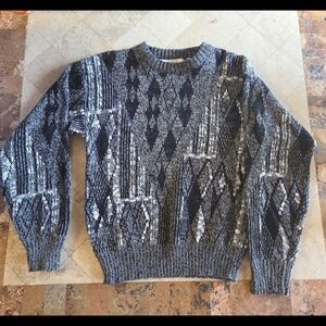 Cozy Patterned Sweater in Black and Gray